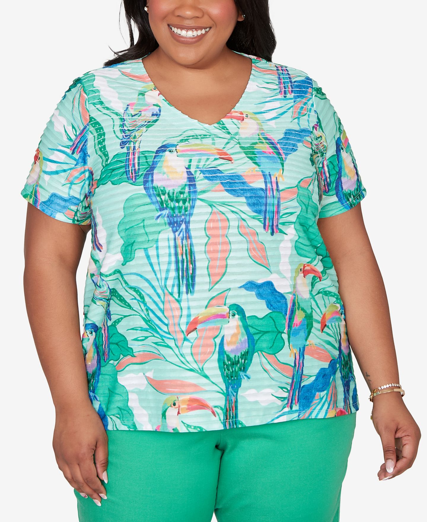 Женский топ Alfred Dunner Plus Size Resort Living Toucan Textured Short-Sleeve, цвет: Пальмовый зелёный — фото 1