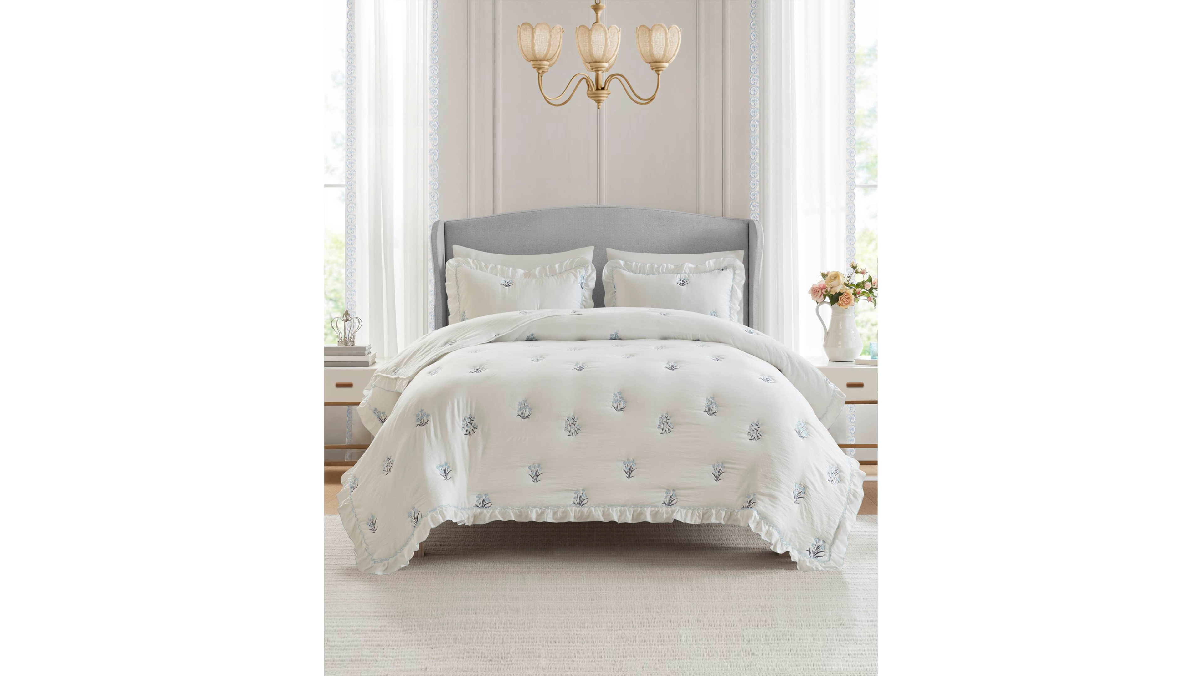 Intelligent Design Aglaia Floral Down Alternative 3-Pc. Quilt Set, Full/Queen