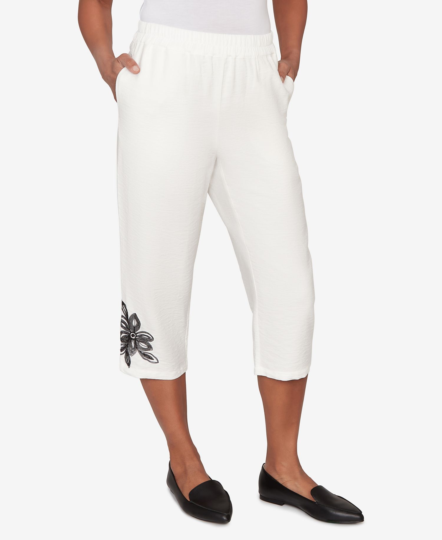 Petite Crowd Pleaser Floral Embroidered Relaxed Capri Pants