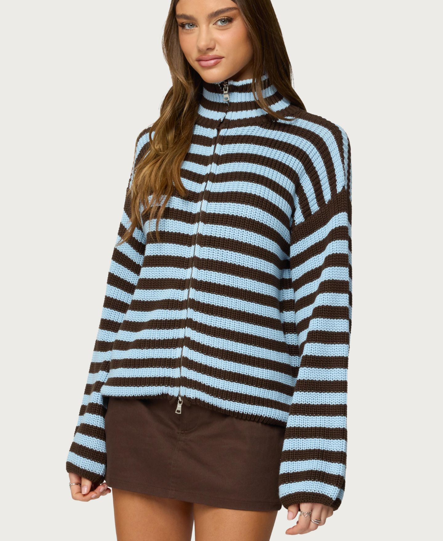 Женский свитер Edikted High Neck Striped Zip Up, цвет: Коричневый — фото 4