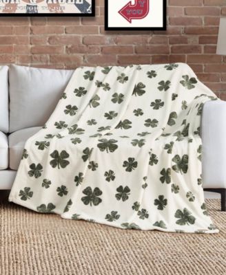 Clovers Plush Throw, 50" x 70"