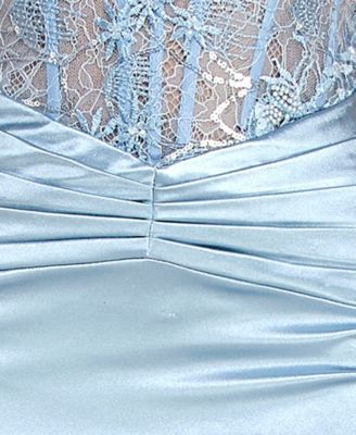 Juniors' Lace-Bodice Sweetheart Neck Gown