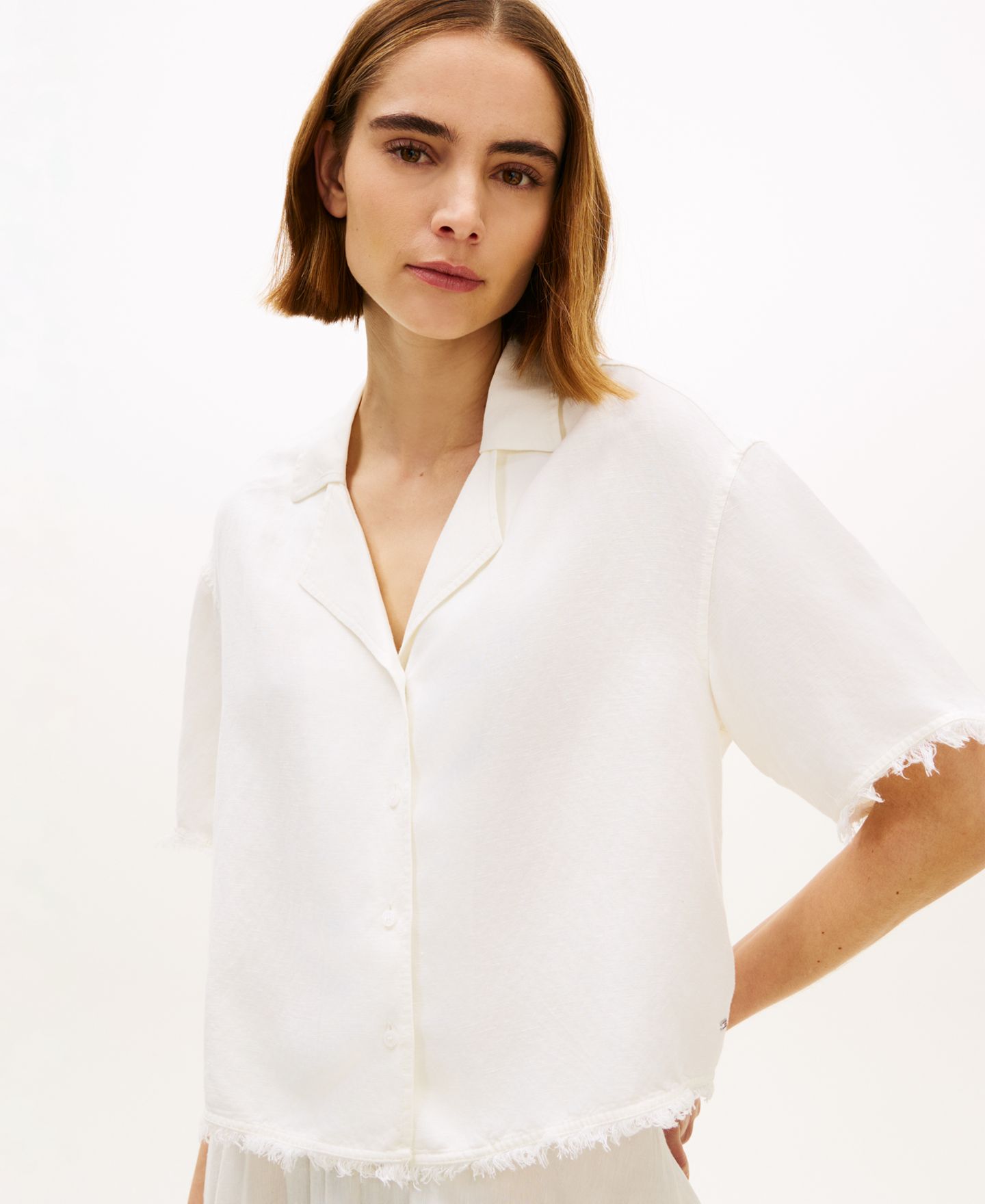 Женская рубашка Tommy Hilfiger Frayed Collared Short-Sleeve, цвет: Слоновая кость шёлковый — фото 1