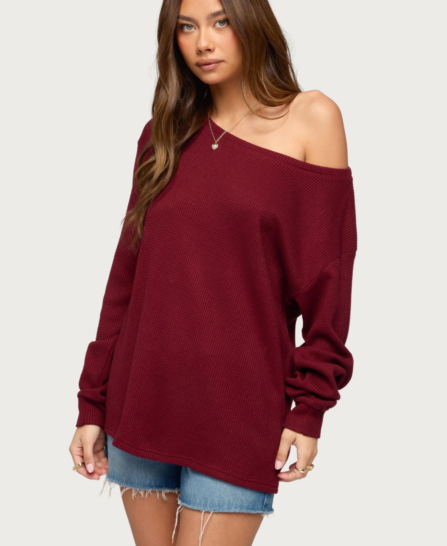 Женский топ Edikted Damari One Shoulder Oversized Waffle Top, цвет: Бордовый — фото 4