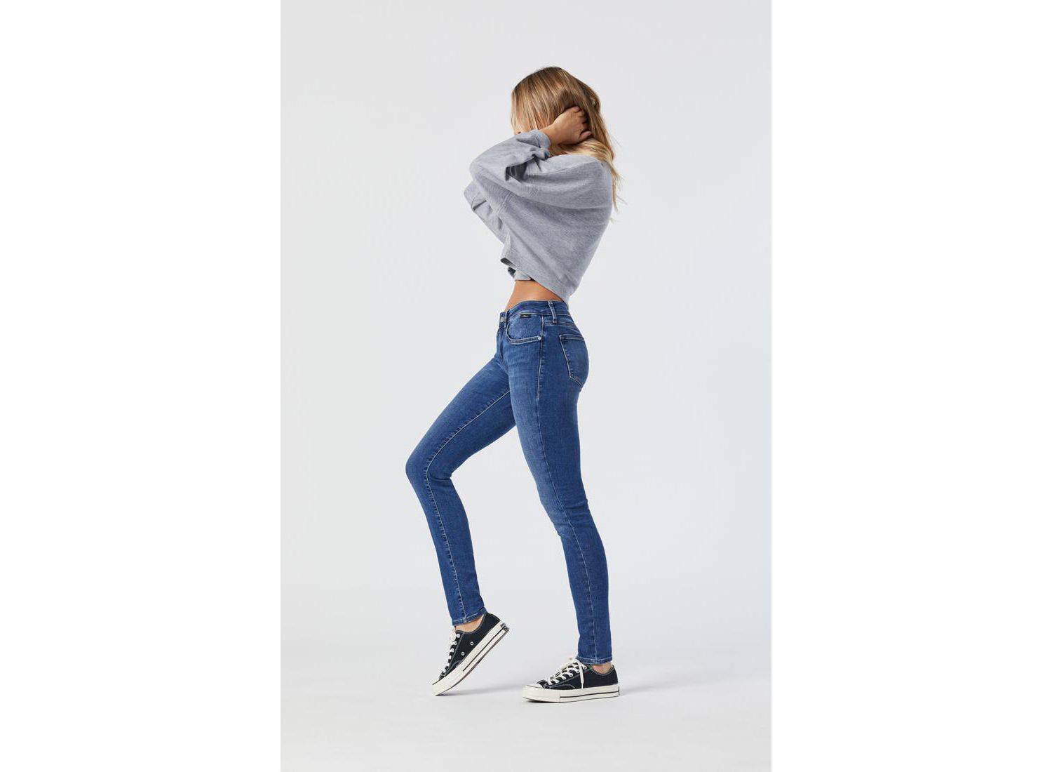 Women's Alexa Mid Rise Skinny in Mid Supersoft Denim