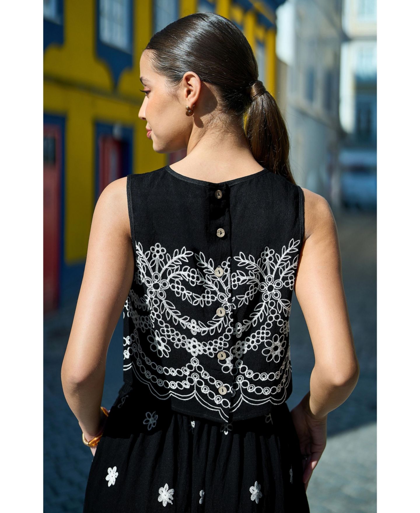 Женский топ Yumi Embroidered Crop, цвет: Чёрный — фото 5
