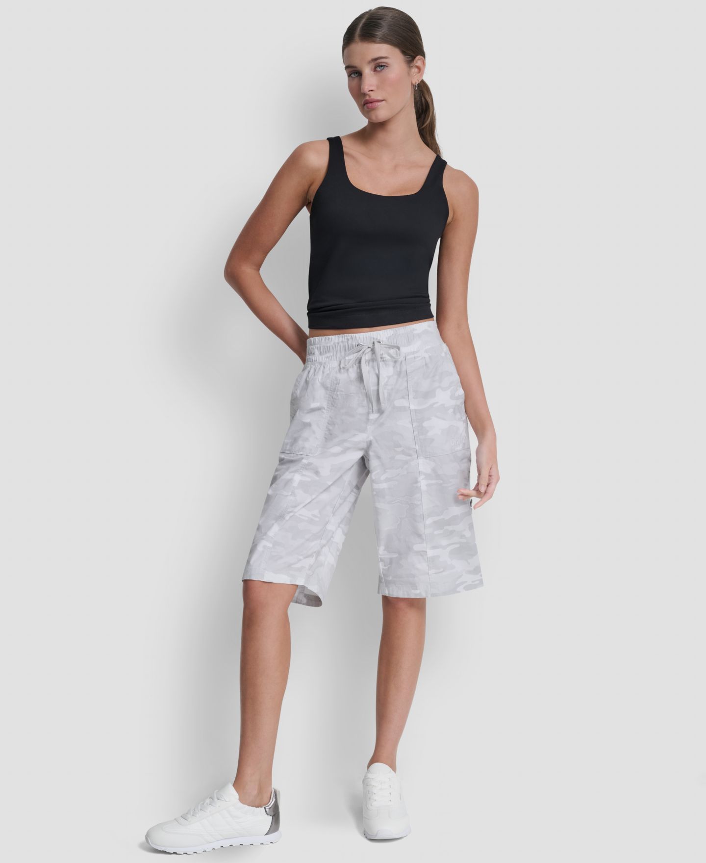 Женские шорты DKNY Sport High-Rise Convertible Bermuda, цвет: Чёрный — фото 8