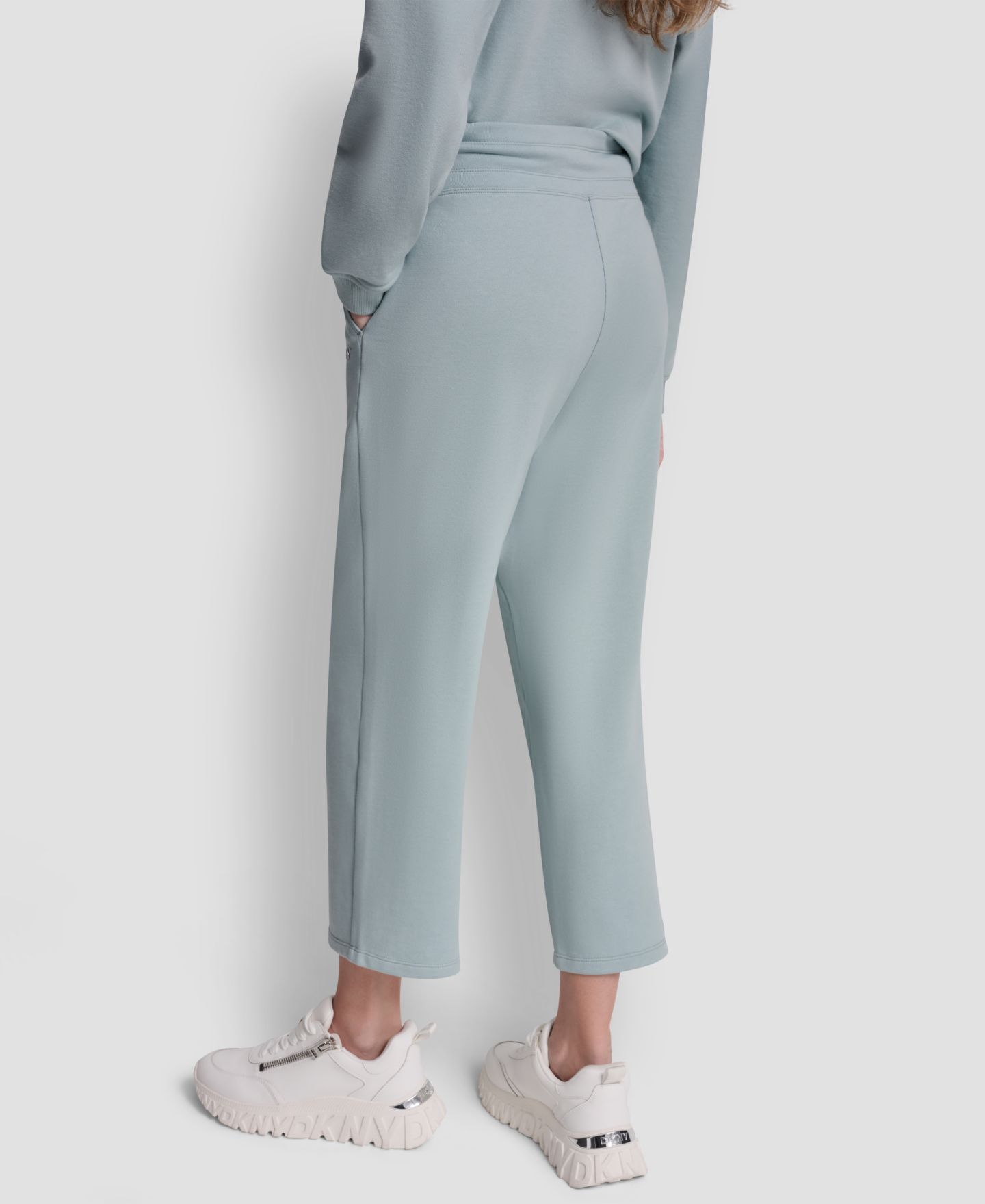 Женские брюки DKNY Sport Metallic Bubble Logo Crop Pants, цвет: Минеральный — фото 6