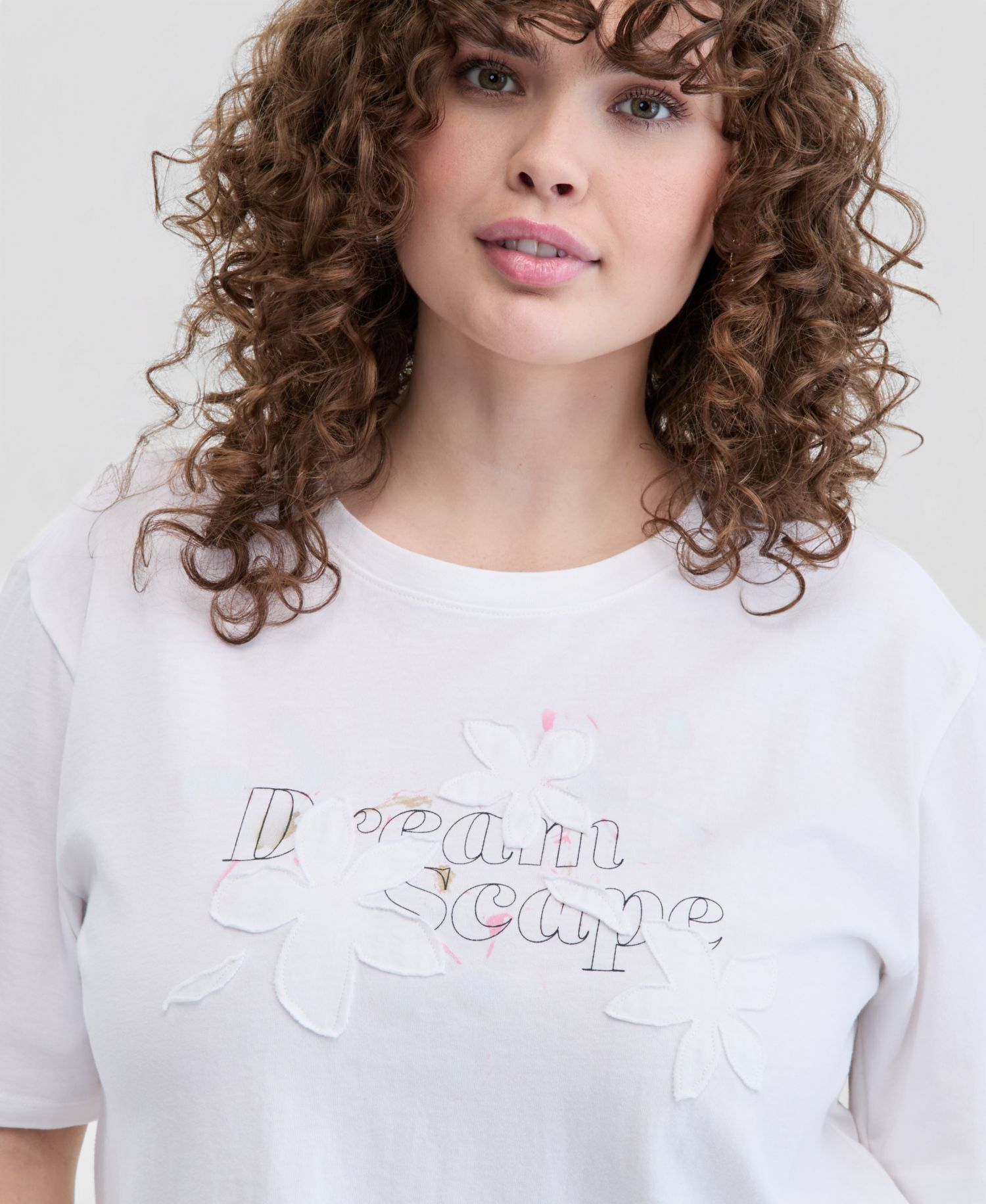 Trendy Plus Size Dreamscape Appliqu&eacute; T-Shirt