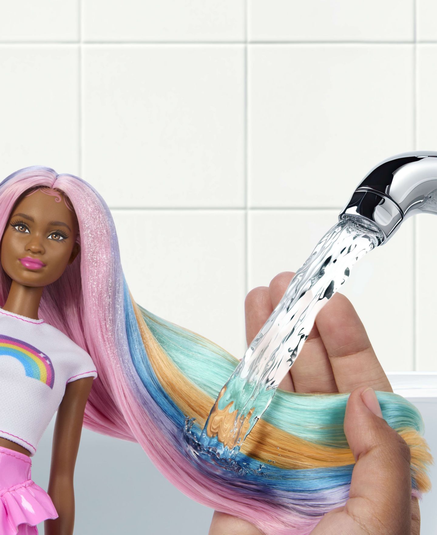 Детская кукла Barbie Rainbow Sparkle Hair Fashion Doll with Glitter Comb & Styling Accessories, Ages 3+ — фото 4