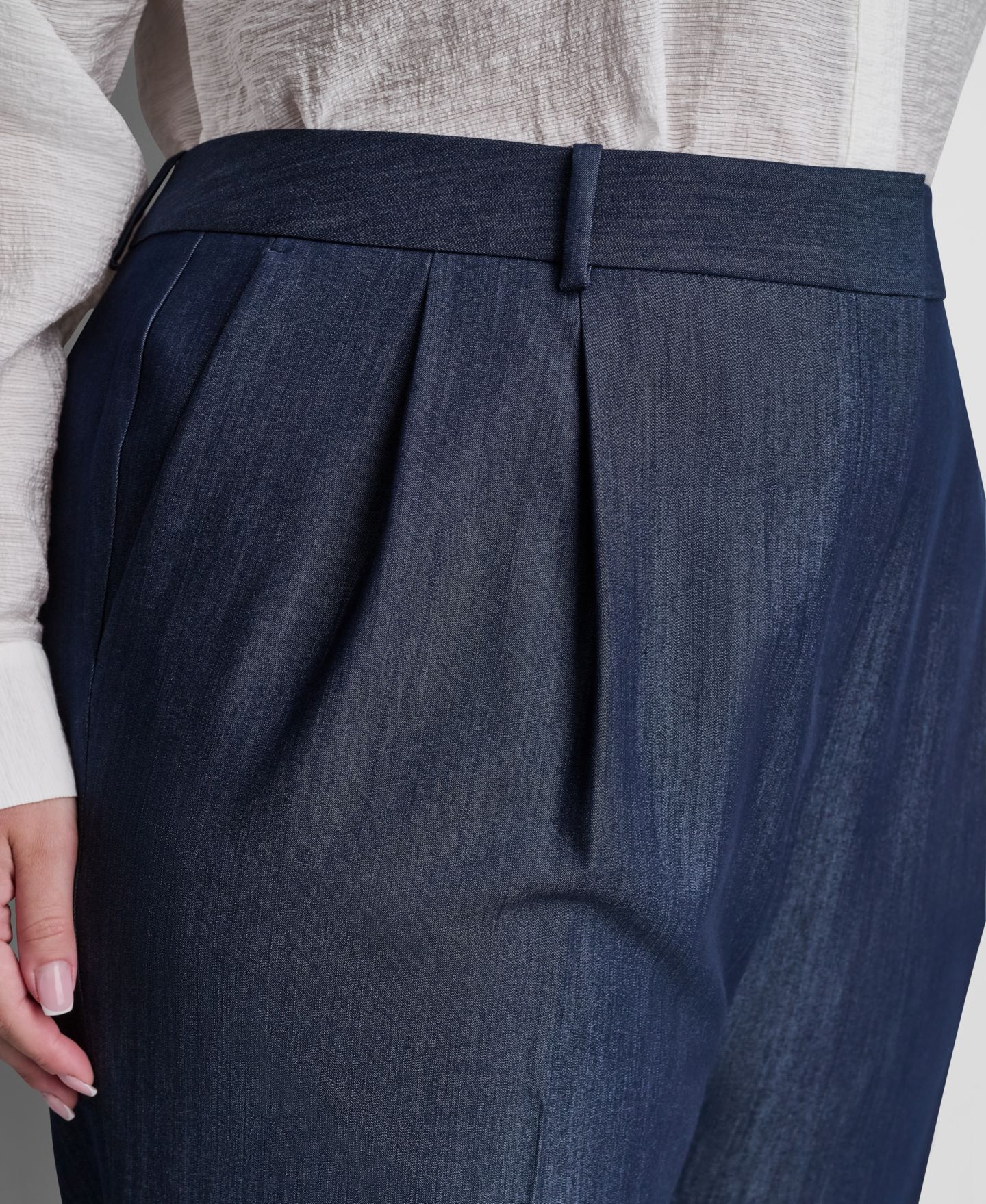Женские брюки DKNY Plus Size Mid-Rise Pleated Trouser, цвет: Тёмный тёмно-синий — фото 4
