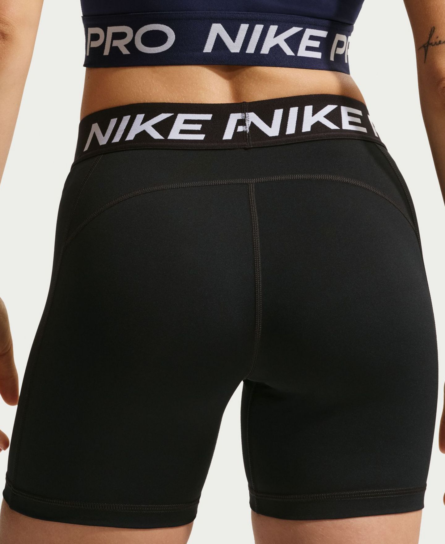 Женские шорты Nike Pro 365 5" Mid-Rise, цвет: Чёрный / Белый — фото 5