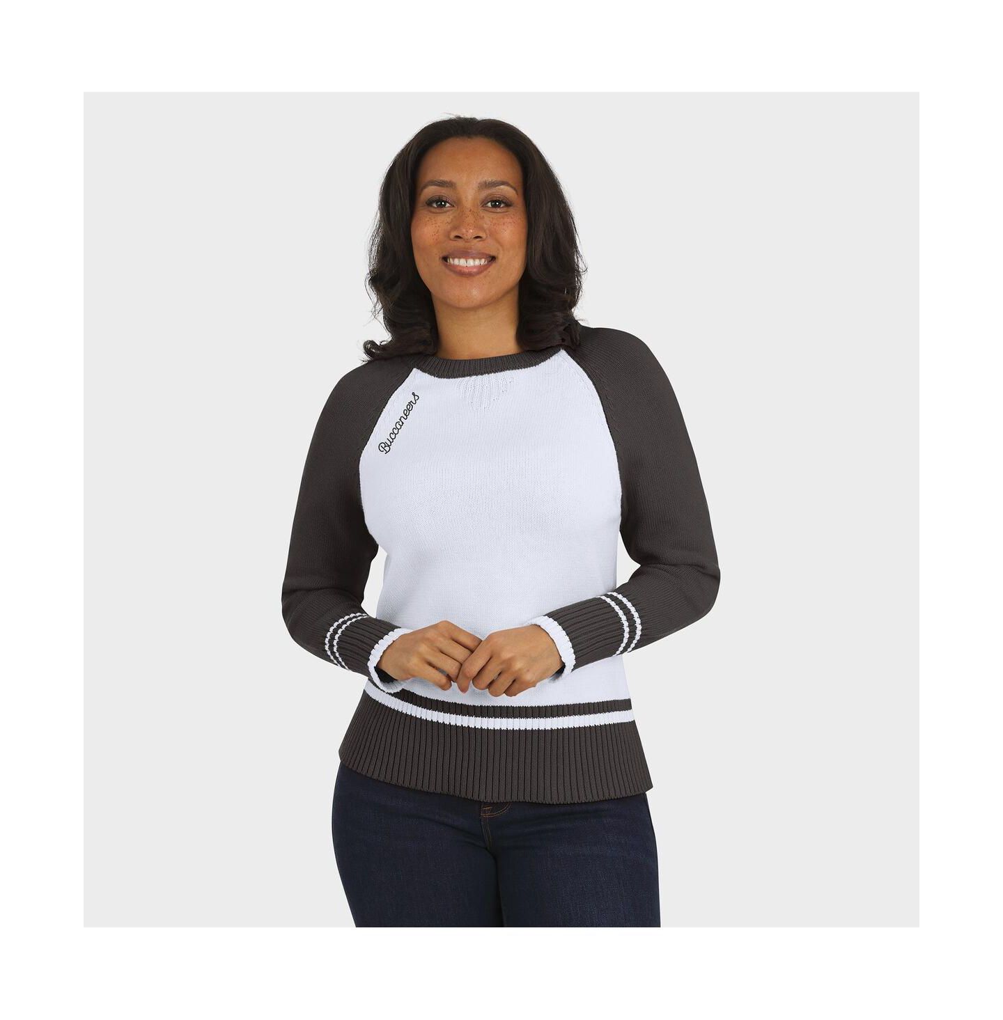 Женский свитер WEAR by Erin Andrews White/Pewter Tampa Bay Buccaneers Color Block Raglan — фото 1