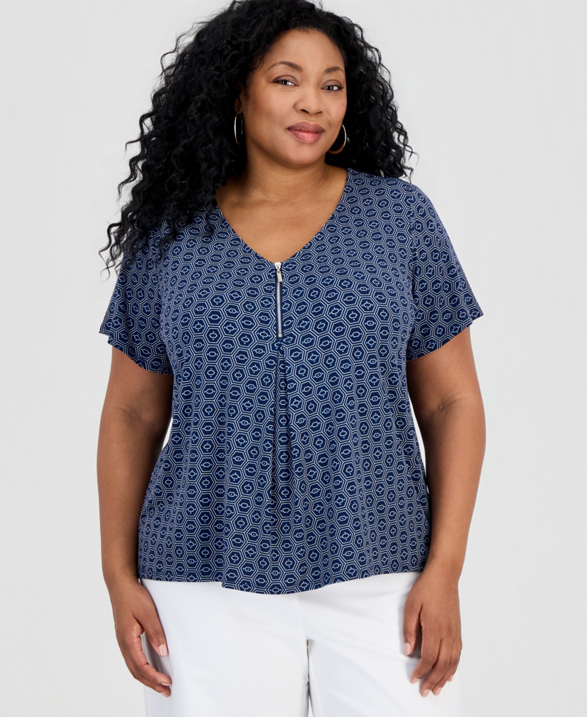 Женские JM Collection Plus Size Simple Tiles V-Neck Zipper Top — фото 1