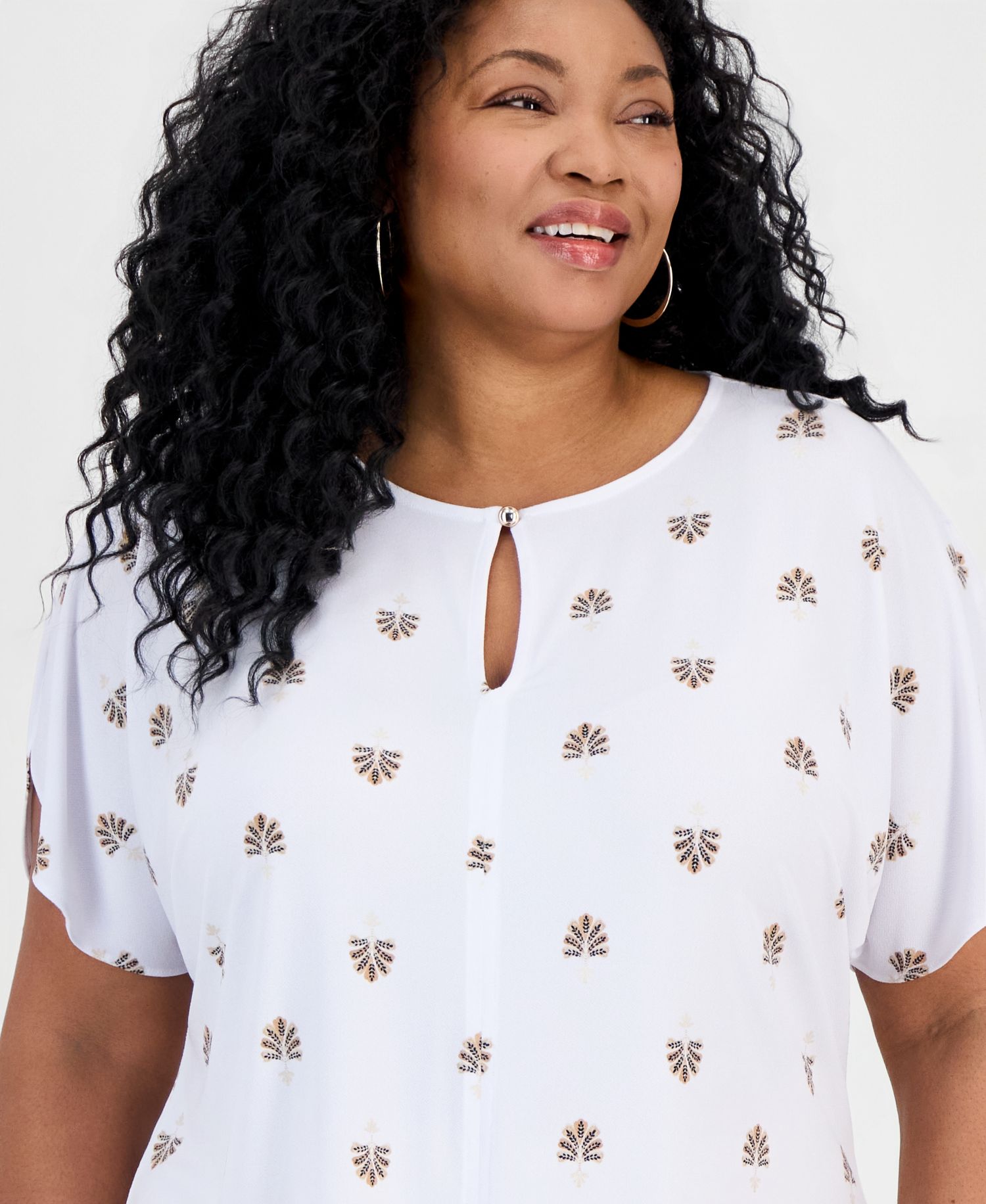 Petite Painted Fan Keyhole Short-Sleeve Top