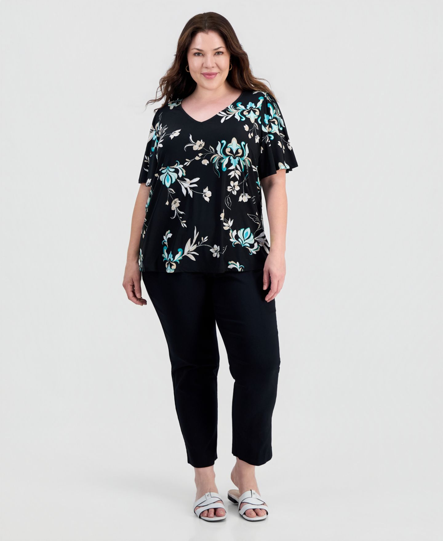Женский топ JM Collection Plus Size Tossed Floral V-Neck Flutter-Sleeve Top, цвет: Глубокий чёрный — фото 2