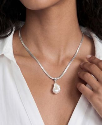 Baroque Mother of Pearl Pendant Necklace