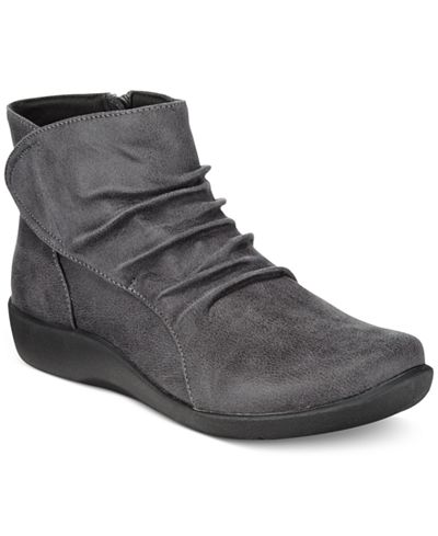 Clarks Collection Women's Cloud Steppers Sillian Chell Booties