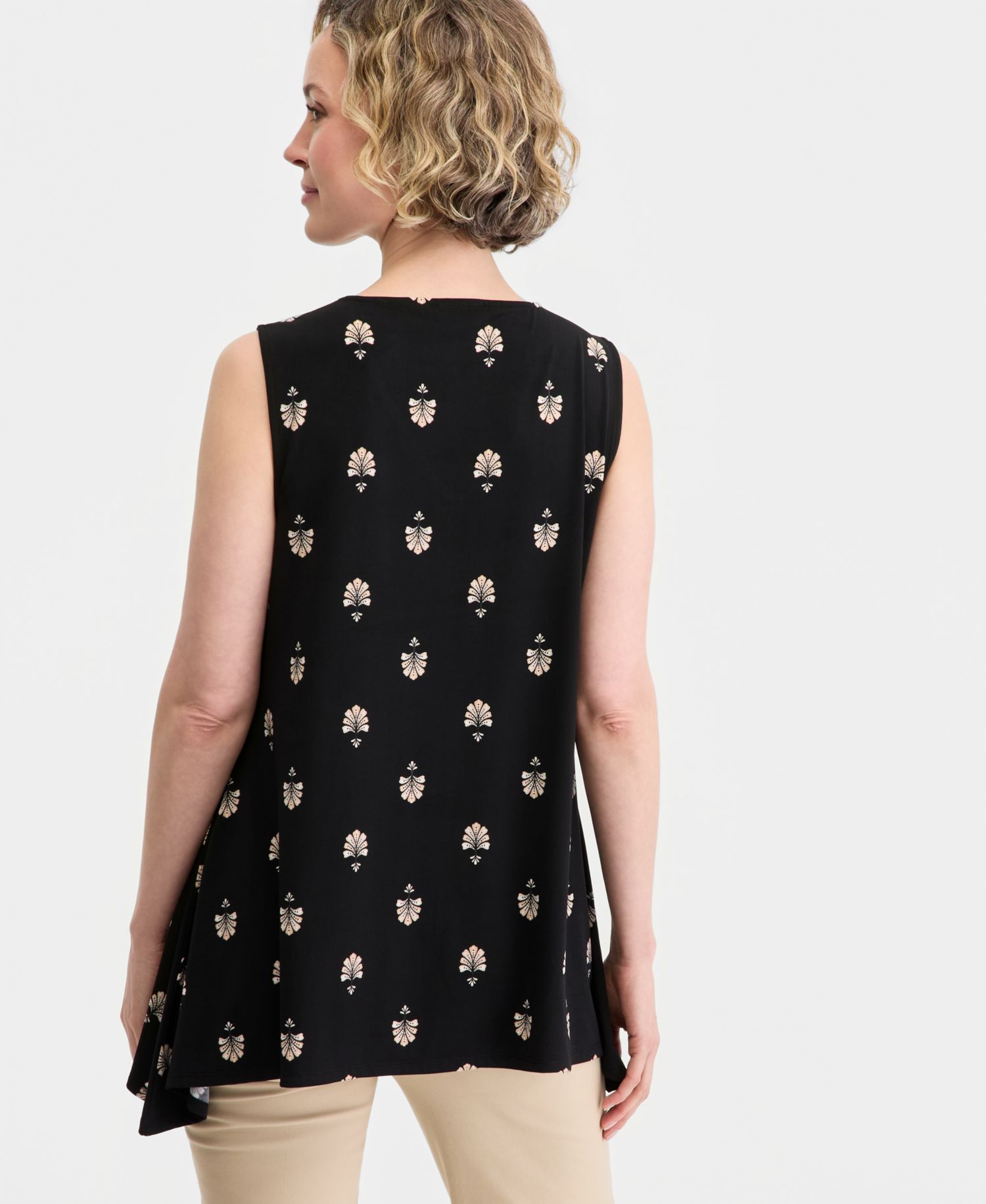 Women's Printed Sleeveless Vneck Knit Top