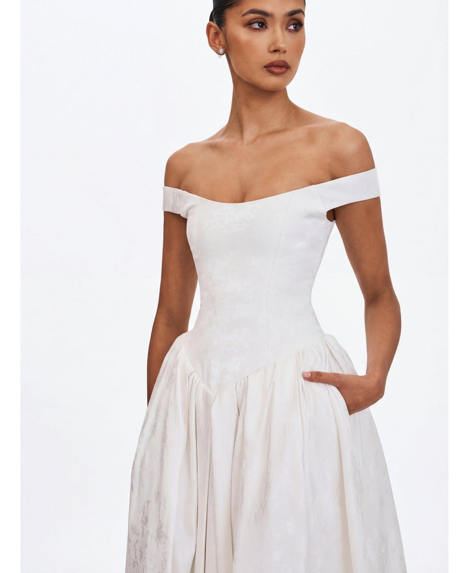 Women's Tinsley White Jacquard Bardot Wedding Gown
