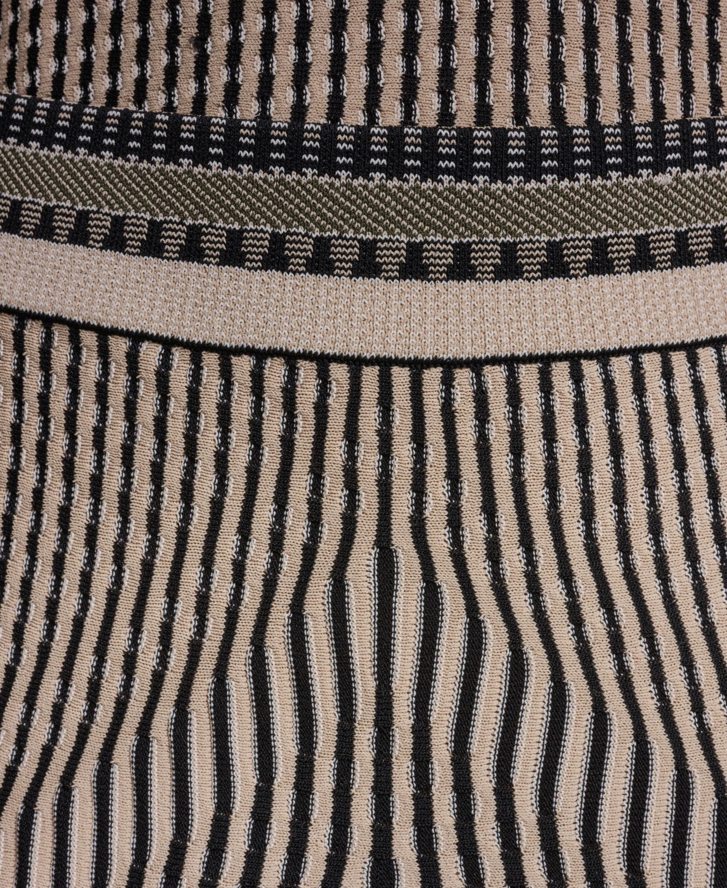 Женская юбка BCBG Mix Pattern Sweater Skirt, цвет: Чёрный комбинированный — фото 9