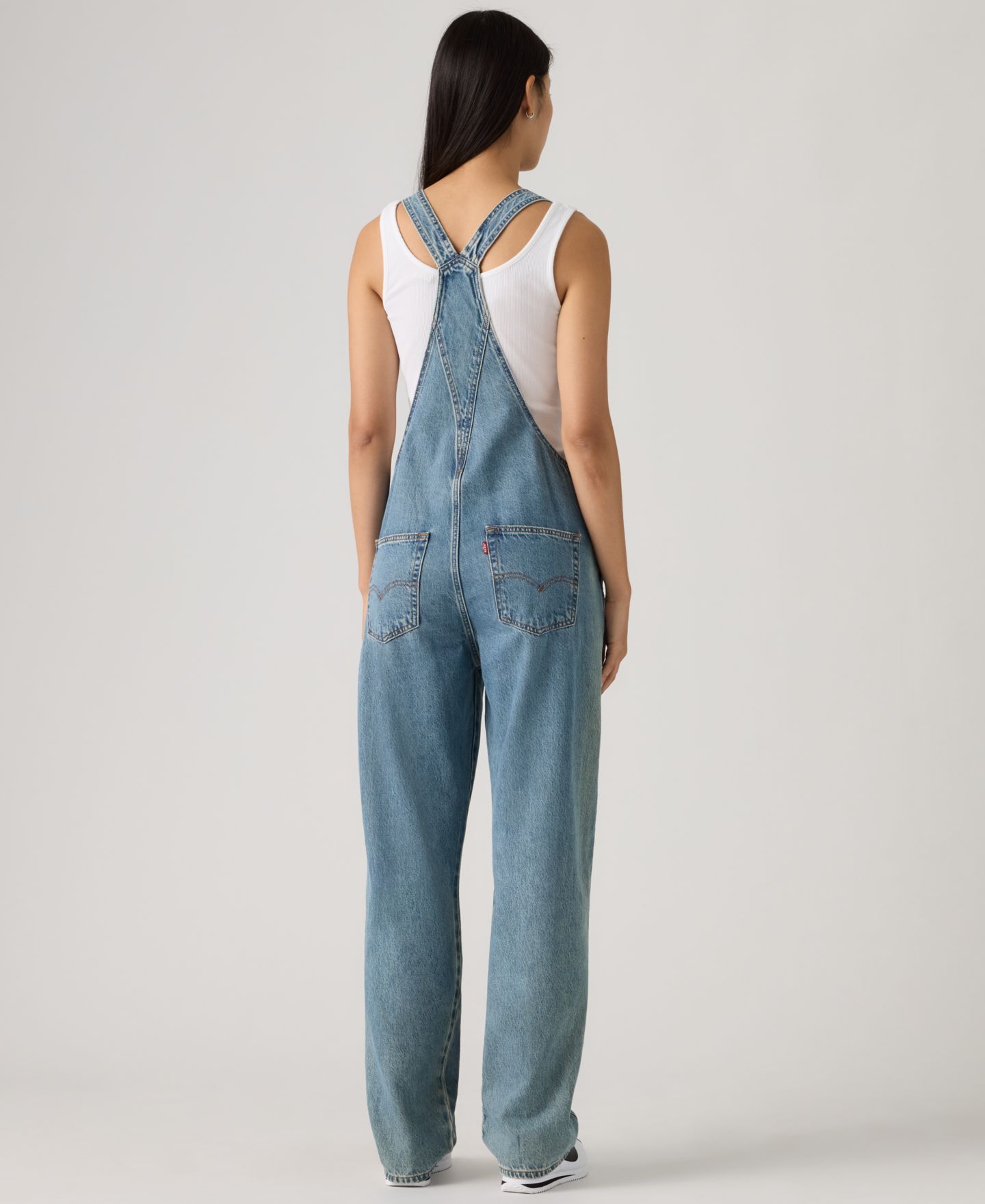 Женский комбинезон Levi's Vintage-Inspired Drapey Fit Denim Overalls, цвет: File Away — фото 4