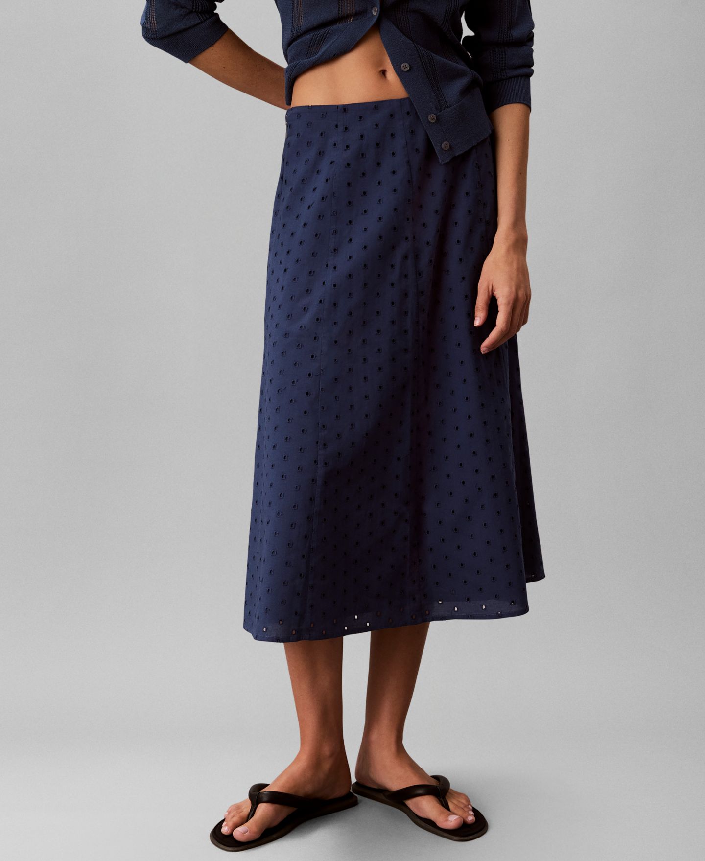 Женская юбка Calvin Klein Classic Fit Pull-On Midi, цвет: Тёмный джинсовый — фото 1
