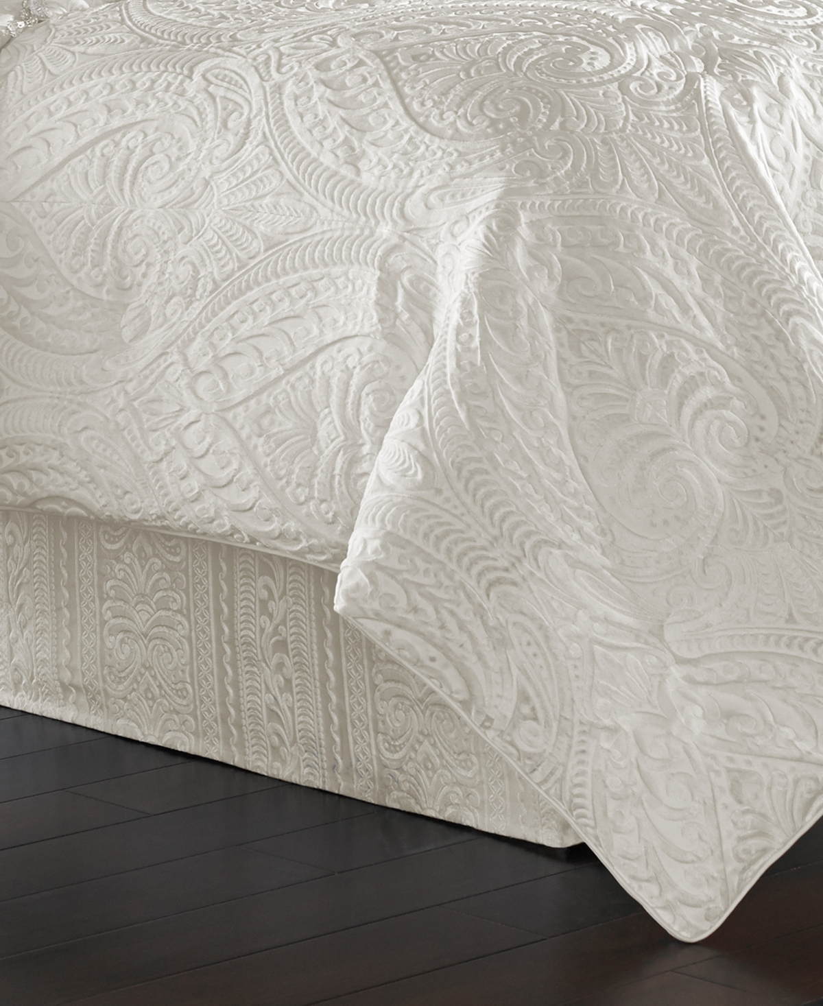 J Queen New York Bianco 4-Pc. Comforter Set