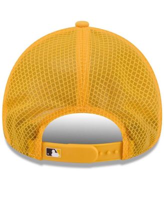 Men's Gold San Diego Padres 2026 Batting Practice Apex 9FORTY Adjustable Trucker Hat