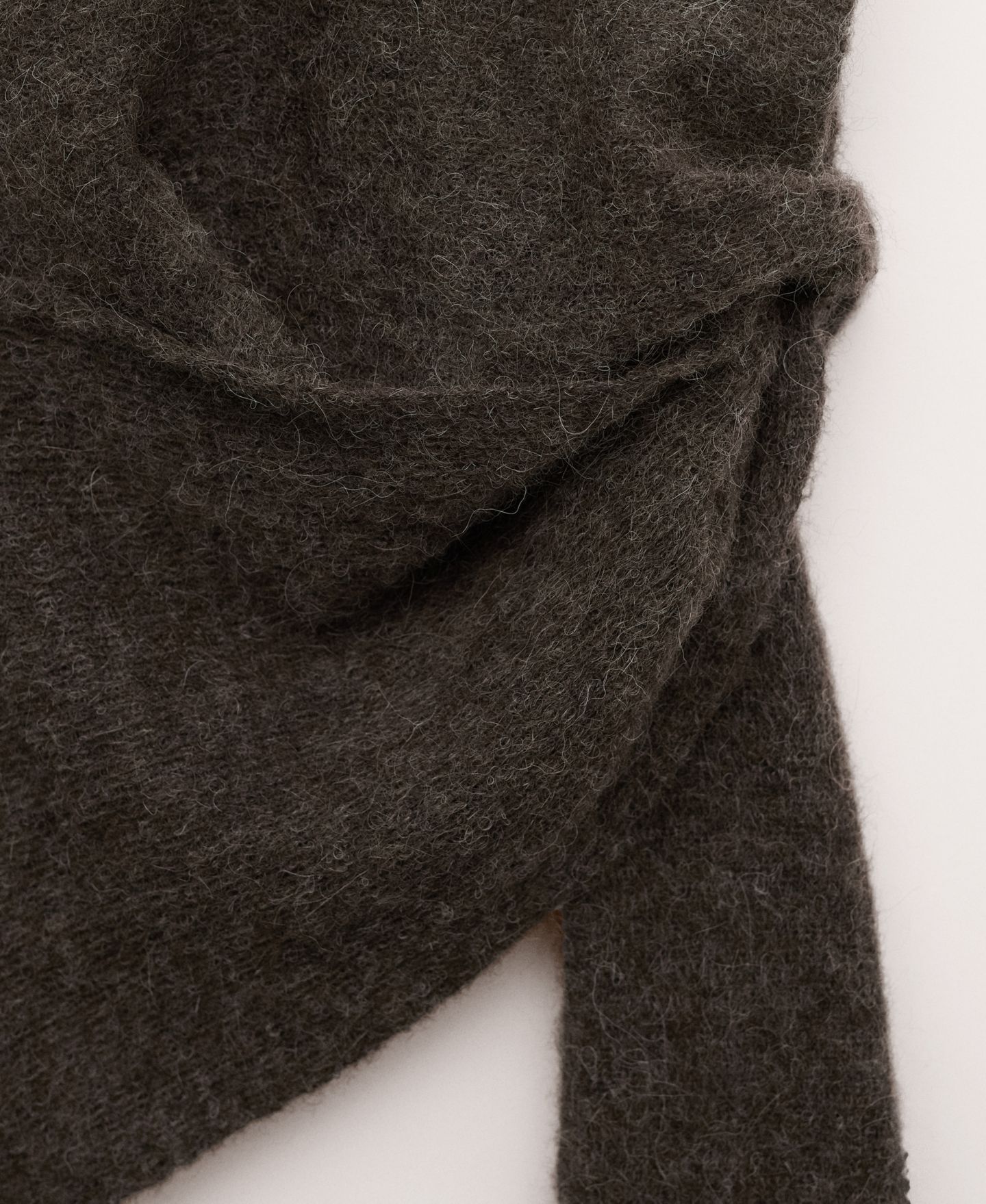 Женский топ Mango Asymmetrical Semi-Sheer Alpaca, цвет: Средний коричневый — фото 3