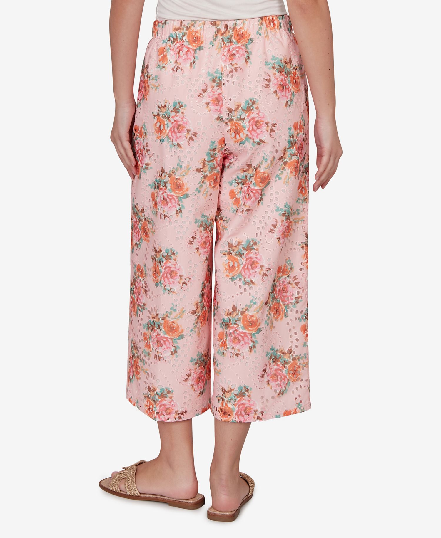 Petite Floral Eyelet Pull-On Capri Pants