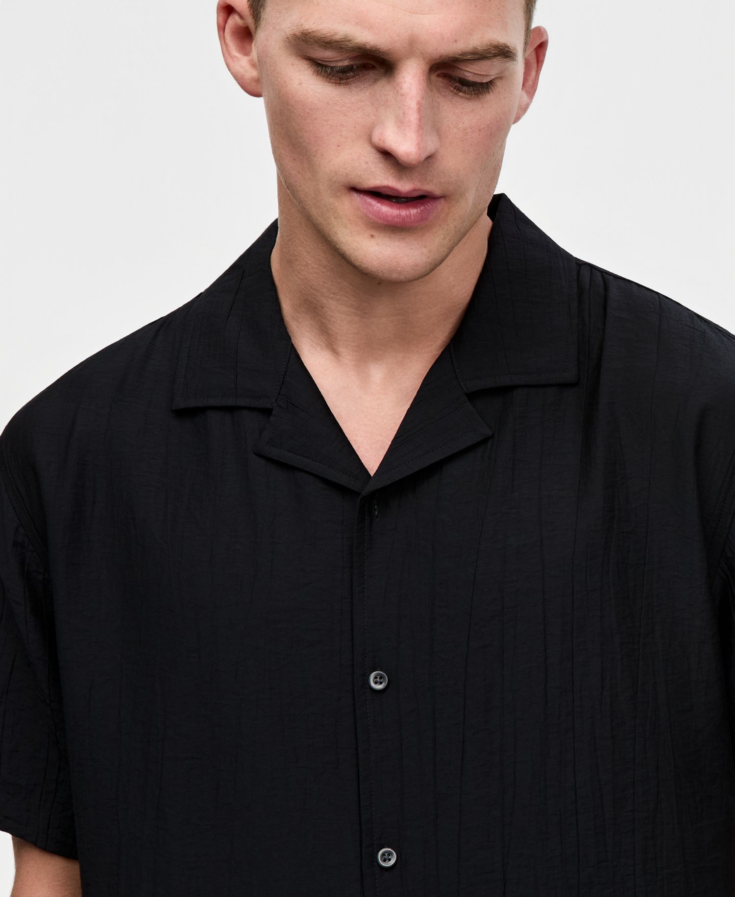 Men's Short-Sleeve Relaxed-Fit Crinkled Shirt