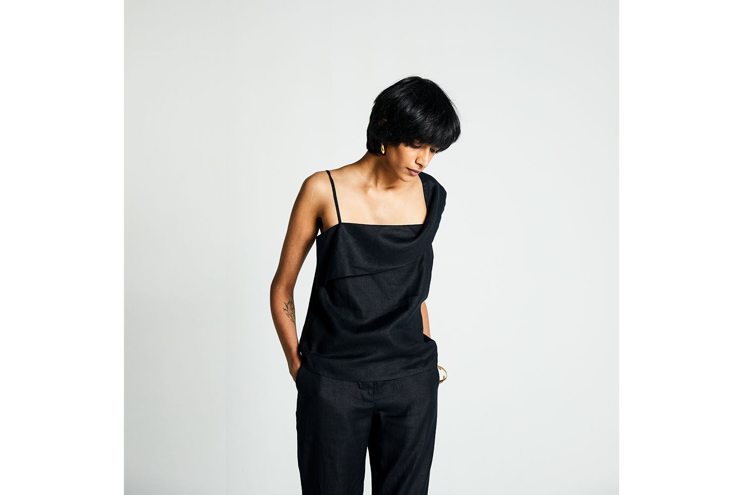 Women's The Wandering Wave top Black