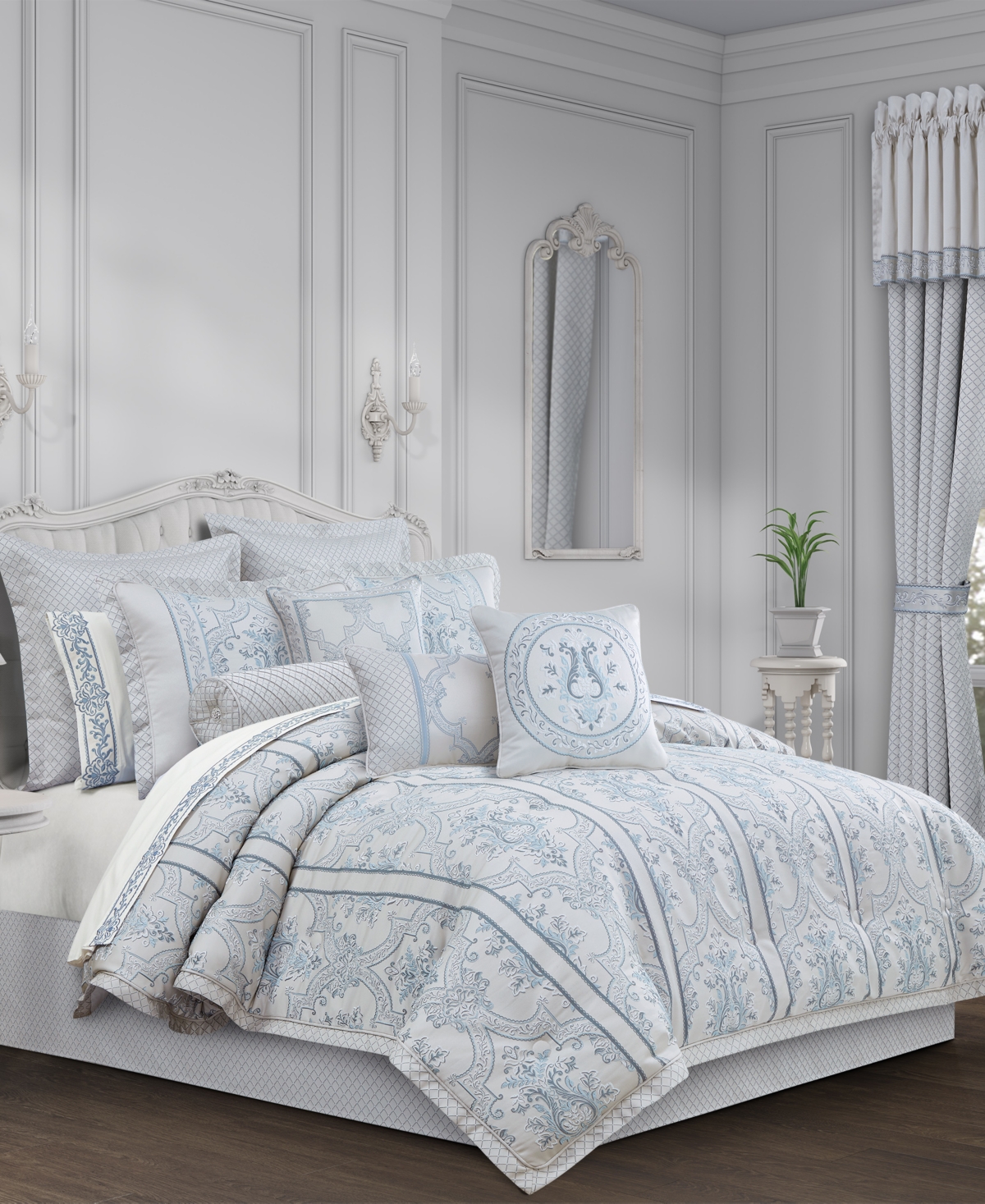 J Queen New York Boulevard Print 4-pc. Comforter Set, California King In Silver