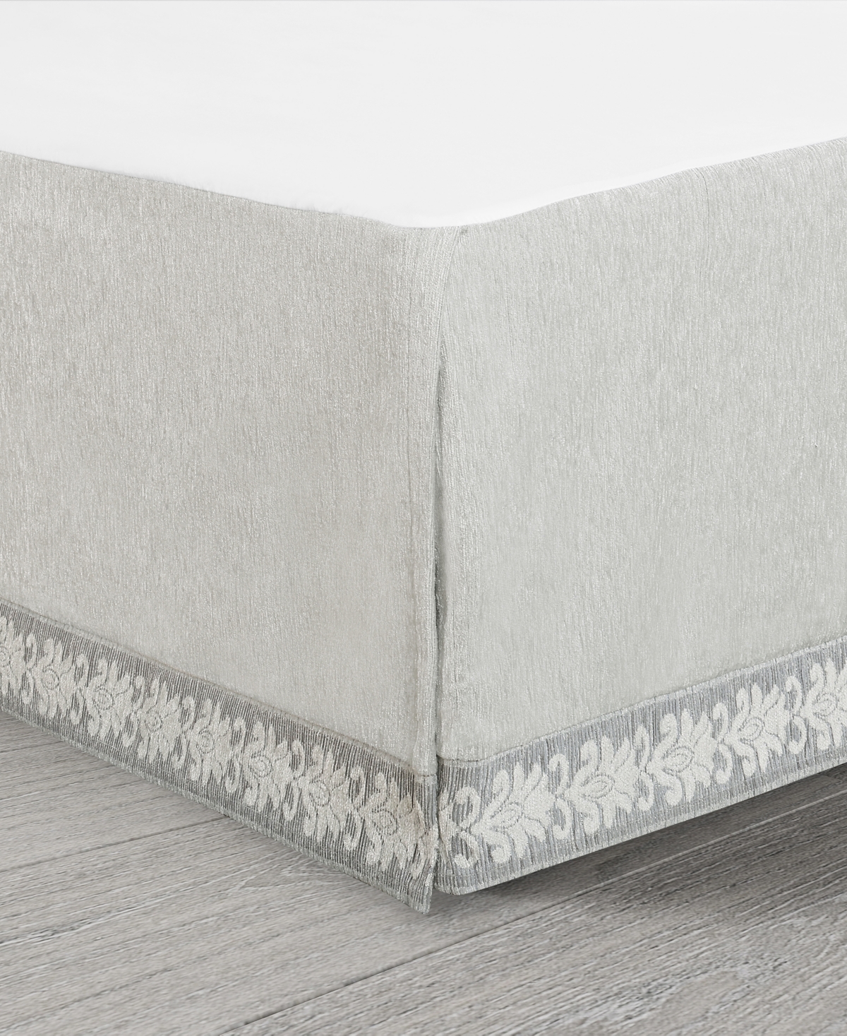 J Queen New York Queensbury Print 4-Pc. Comforter Set