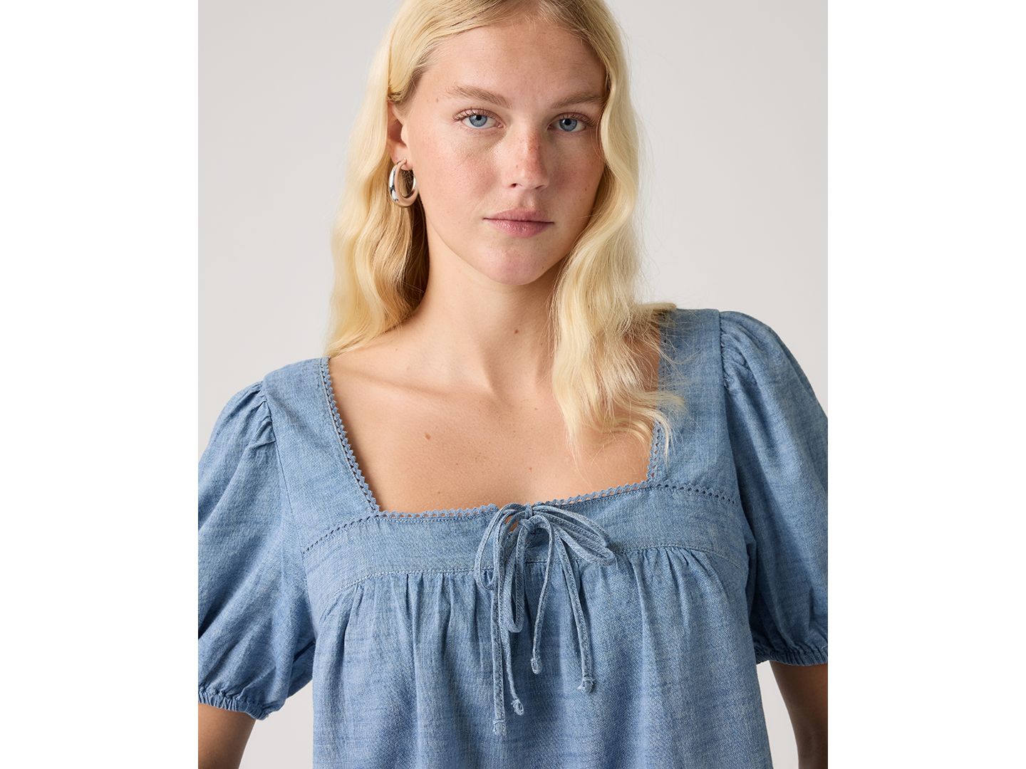 Женская блузка Levi's Premium Darling Short-Sleeve Cutwork Blouse, цвет: Breezy Blues — фото 3