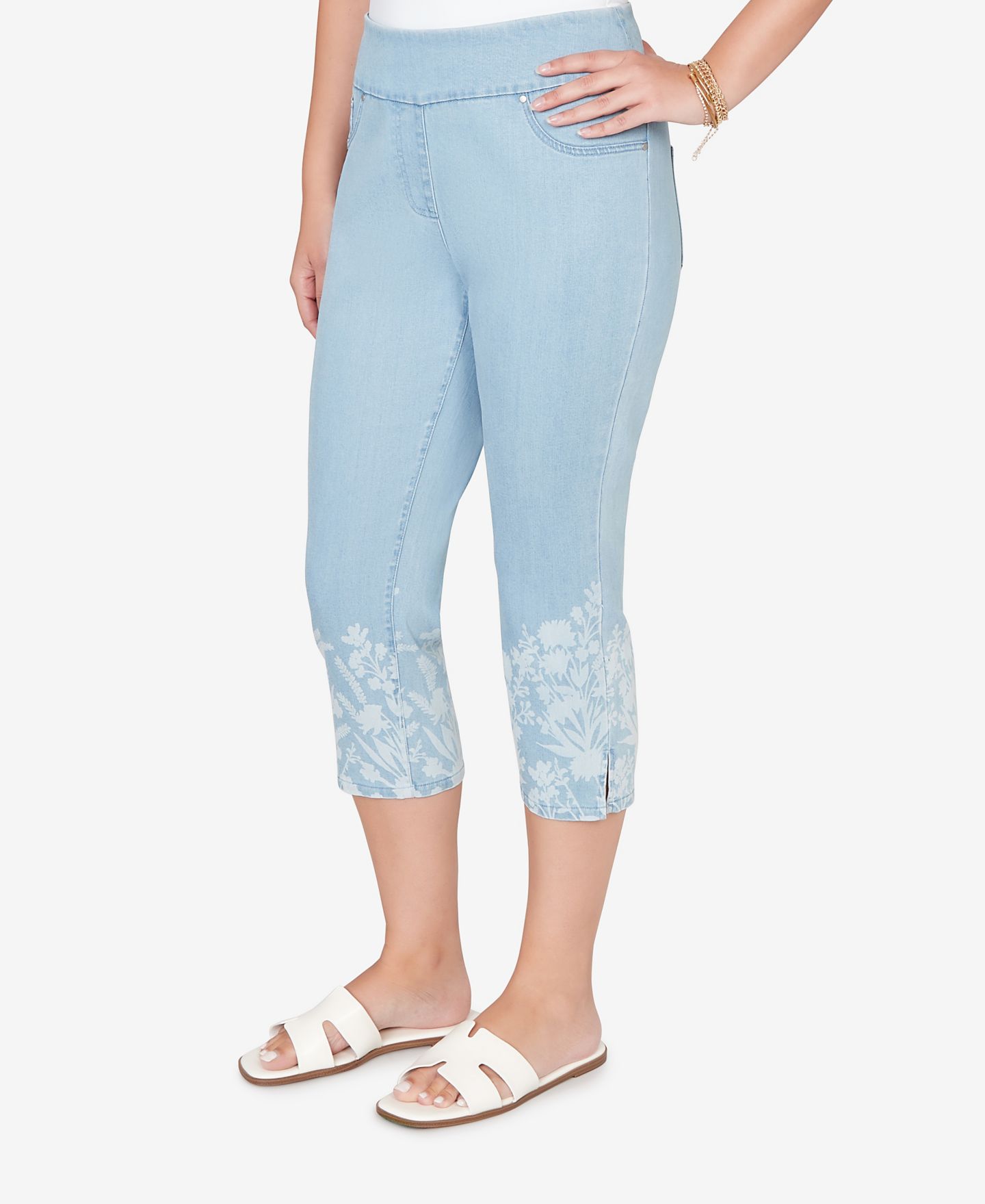 Женские брюки Ruby Rd. Petite Printed-Hem Denim Capri, цвет: Светлый синий — фото 2