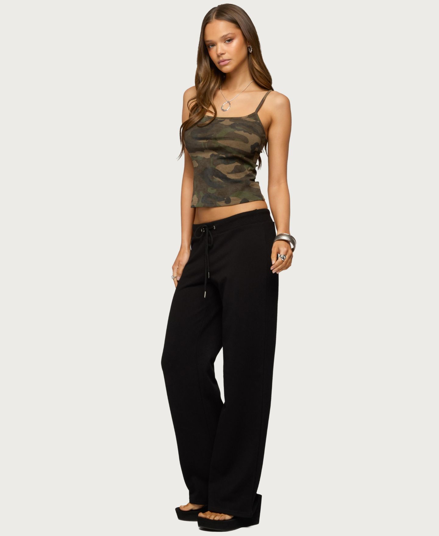 Женские брюки Edikted Quinn Straight Leg Sweatpants, цвет: Чёрный — фото 2