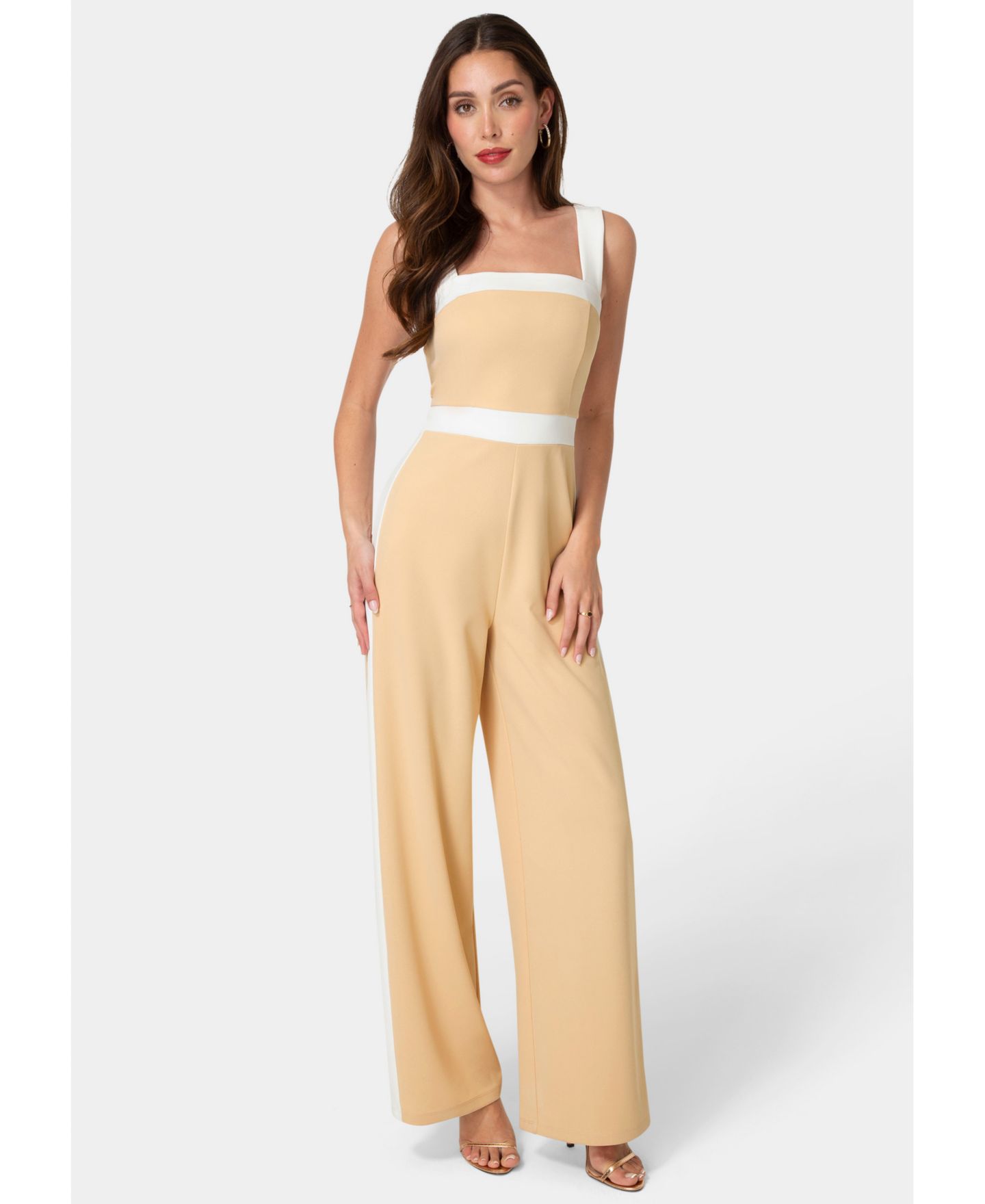 Женский комбинезон Bebe Colorblock Square Neck Jumpsuit, цвет: Телесный белый — фото 1