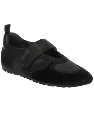 Women's Raina Round Toe Sneakers