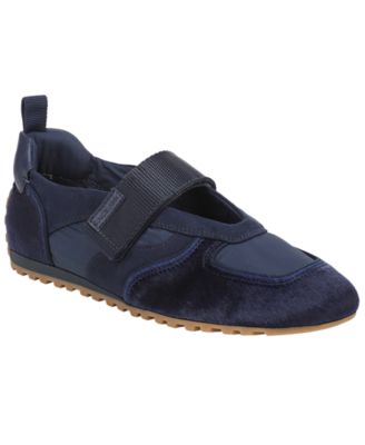 Women's Raina Round Toe Sneakers
