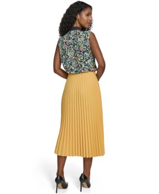 Women's Sleeveless V-Neck Blouse