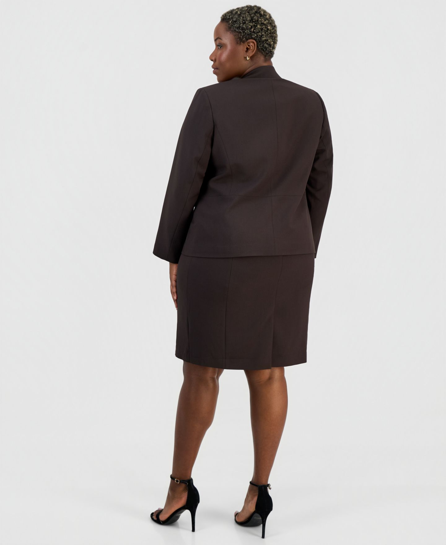 Женские платья Le Suit Plus Size One-Button Peplum Jacket & Basic Sheath Dress Suit, цвет: Тёмно-коричневый — фото 2