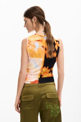 Women's T-shirt arty flowers