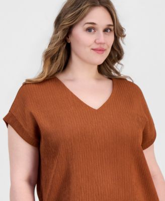 Women's Extended-Shoulder Textured V-Neck Top