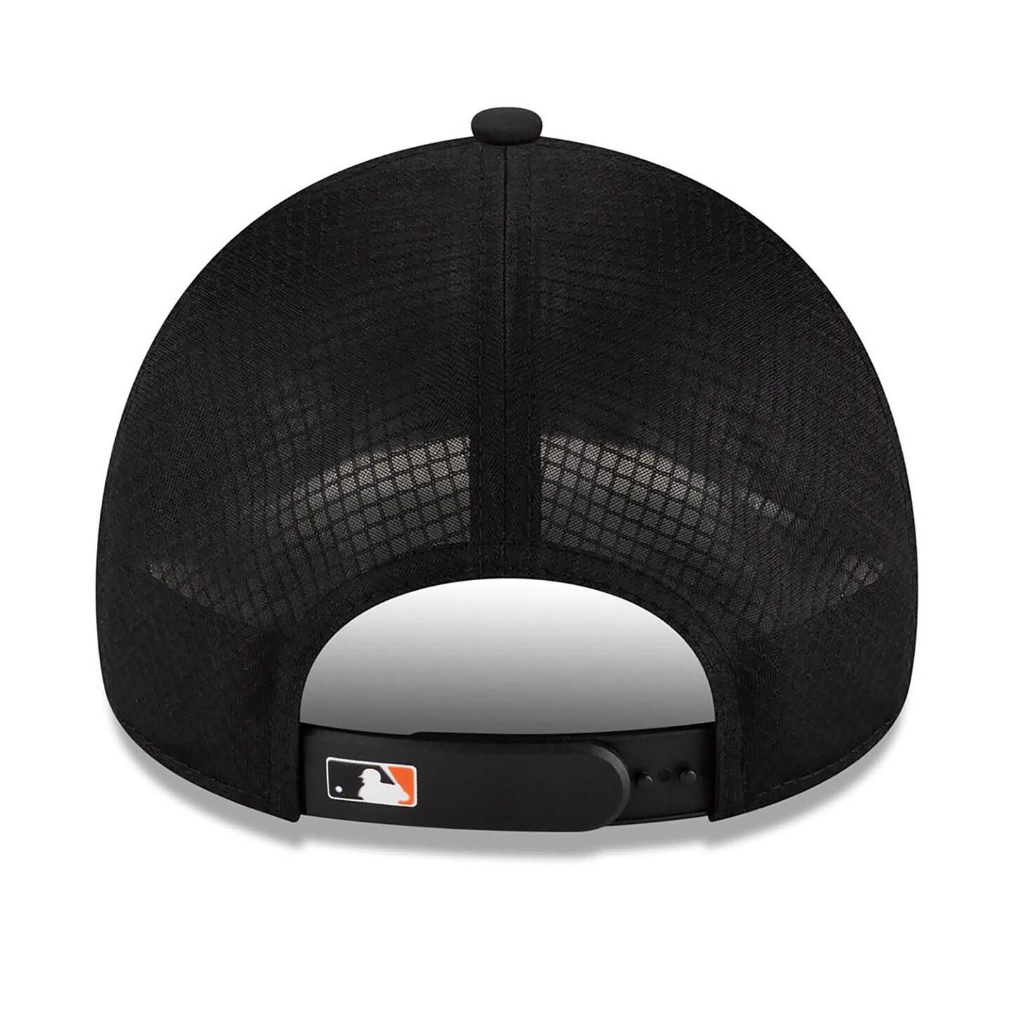 Мужская кепка New Era Black Baltimore Orioles 2026 Batting Practice Apex 9FORTY Adjustable Trucker Hat — фото 4