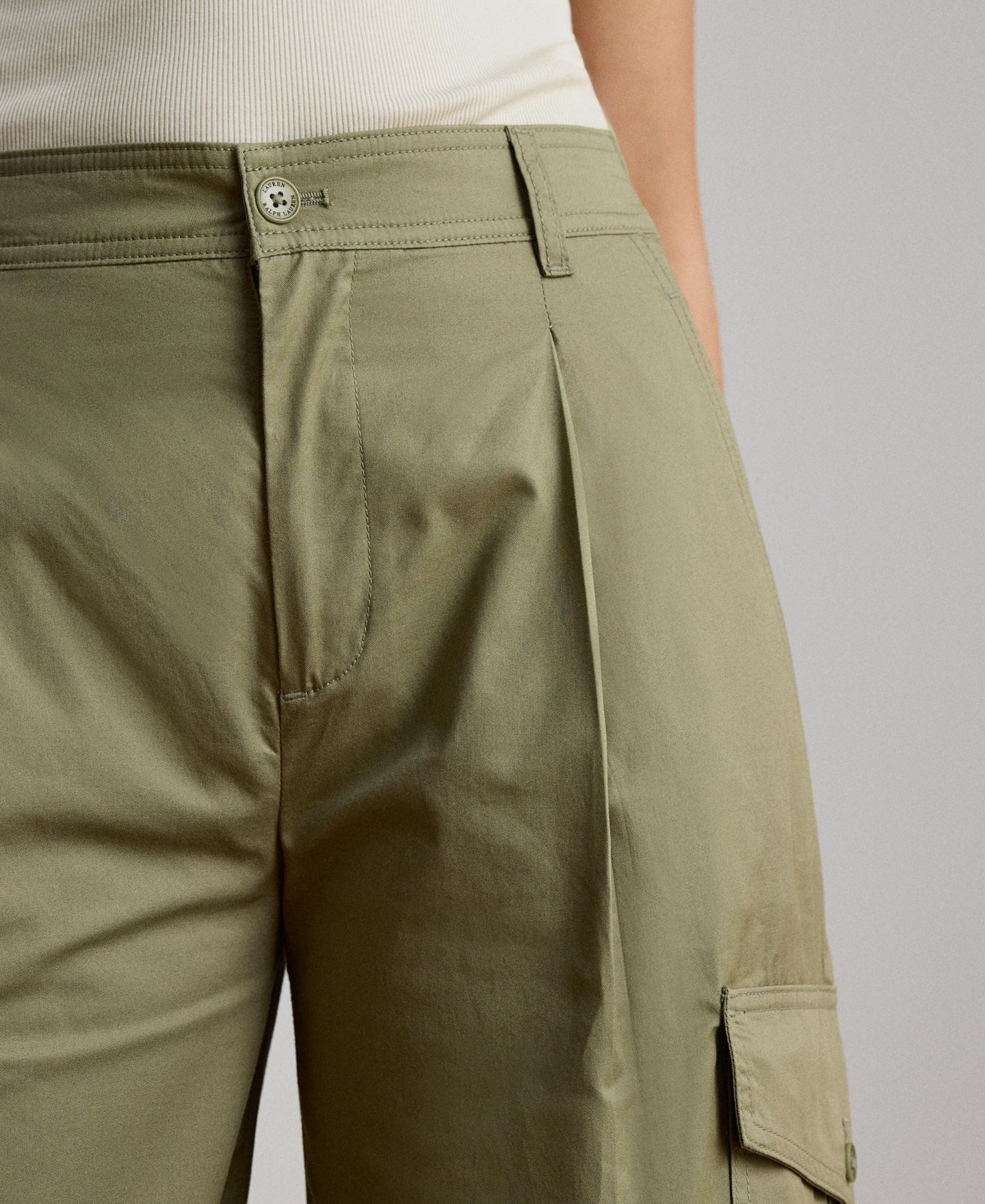 Женские брюки Lauren Ralph Lauren High-Rise Pleated Wide-Leg Cargo, цвет: Light Agave — фото 3