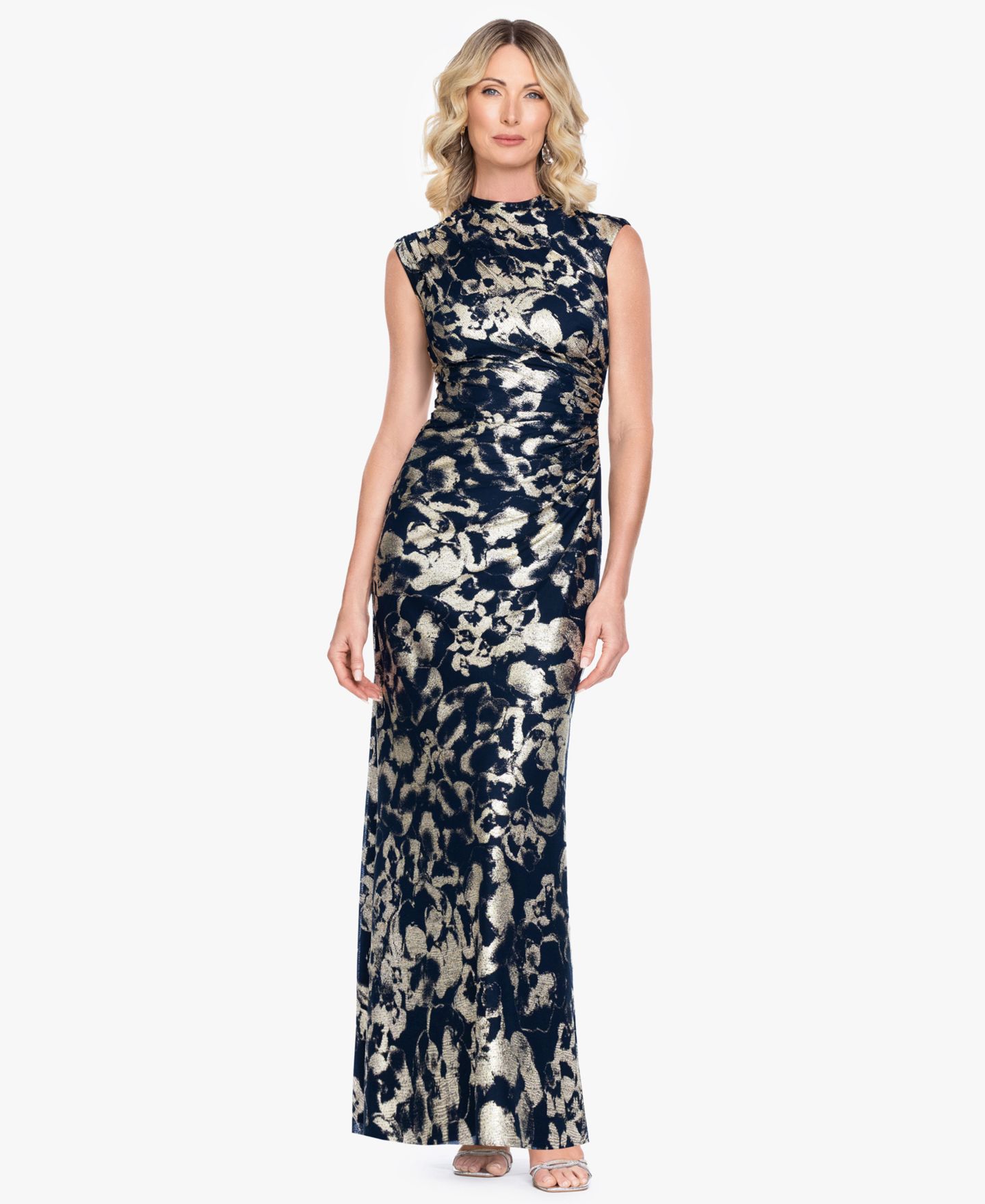 Женское платье Betsy & Adam Sleeveless Mock Neck Gown, цвет: Тёмно-синий золотой — фото 1
