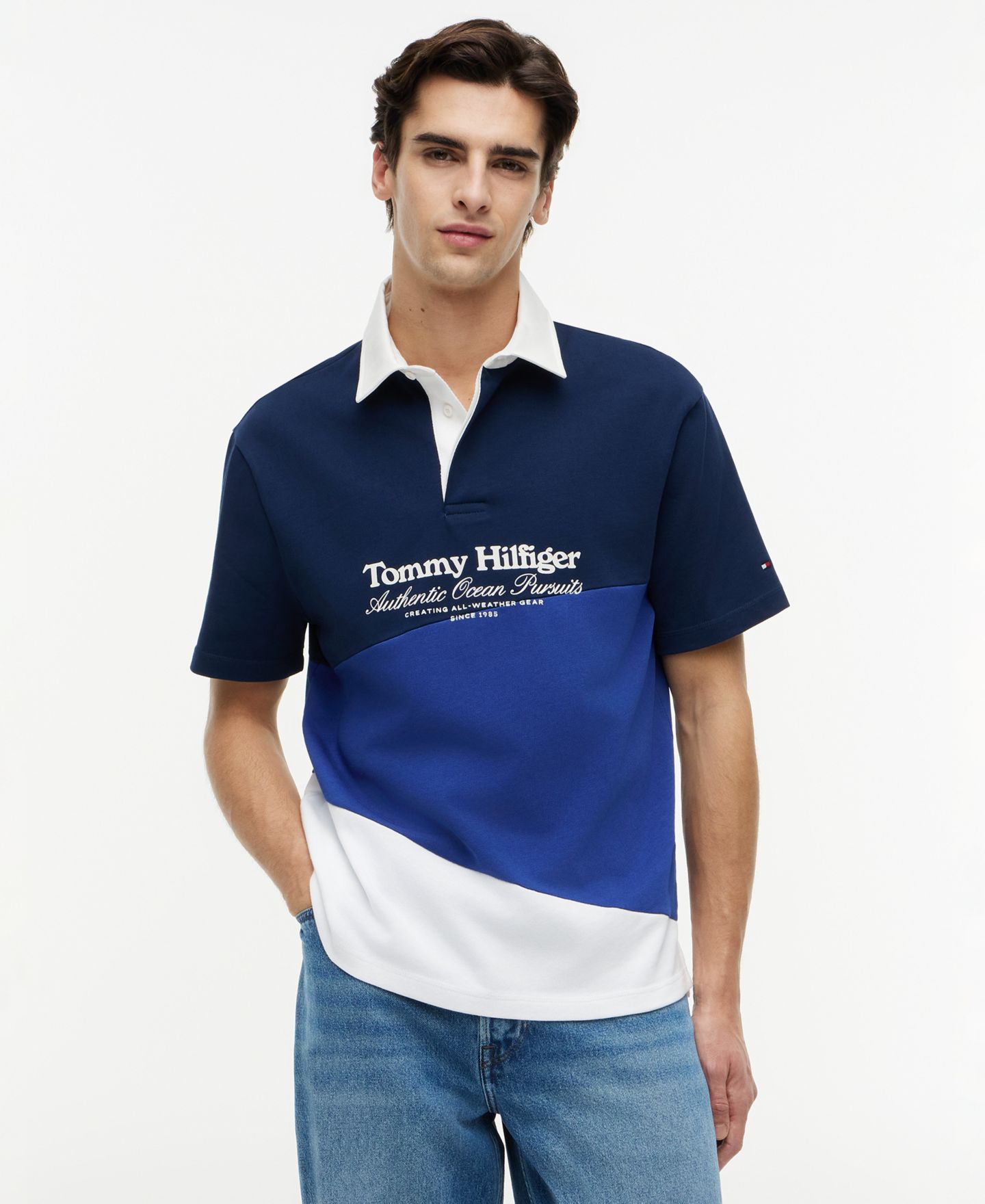 Мужское поло Tommy Hilfiger Graphic Color-Block Polo Shirt, цвет: Карбоновый тёмно-синий / Разноцветный — фото 1