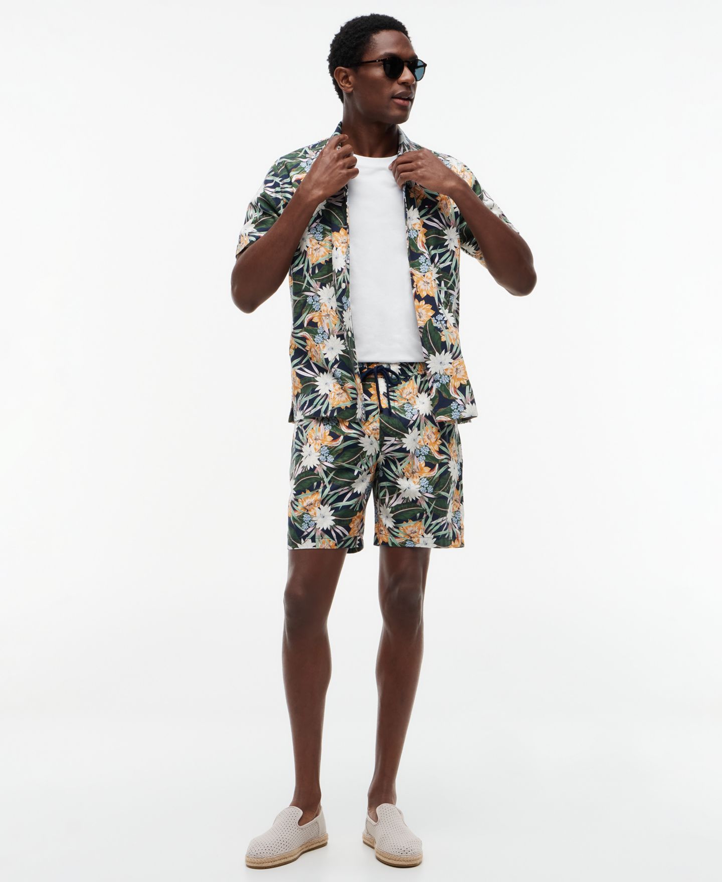 Мужские шорты Tommy Hilfiger Dover Regular-Fit 8" Floral Drawstring, цвет: Карбоновый тёмно-синий — фото 2